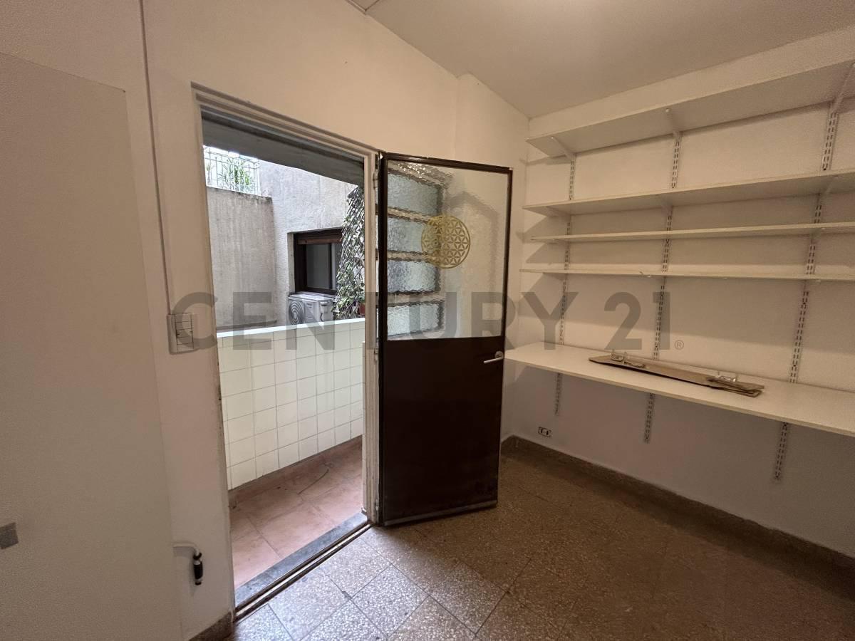 Foto de Venta Departamento 4 Ambientes en Recoleta con Cochera y Dependencia /, imagen 2