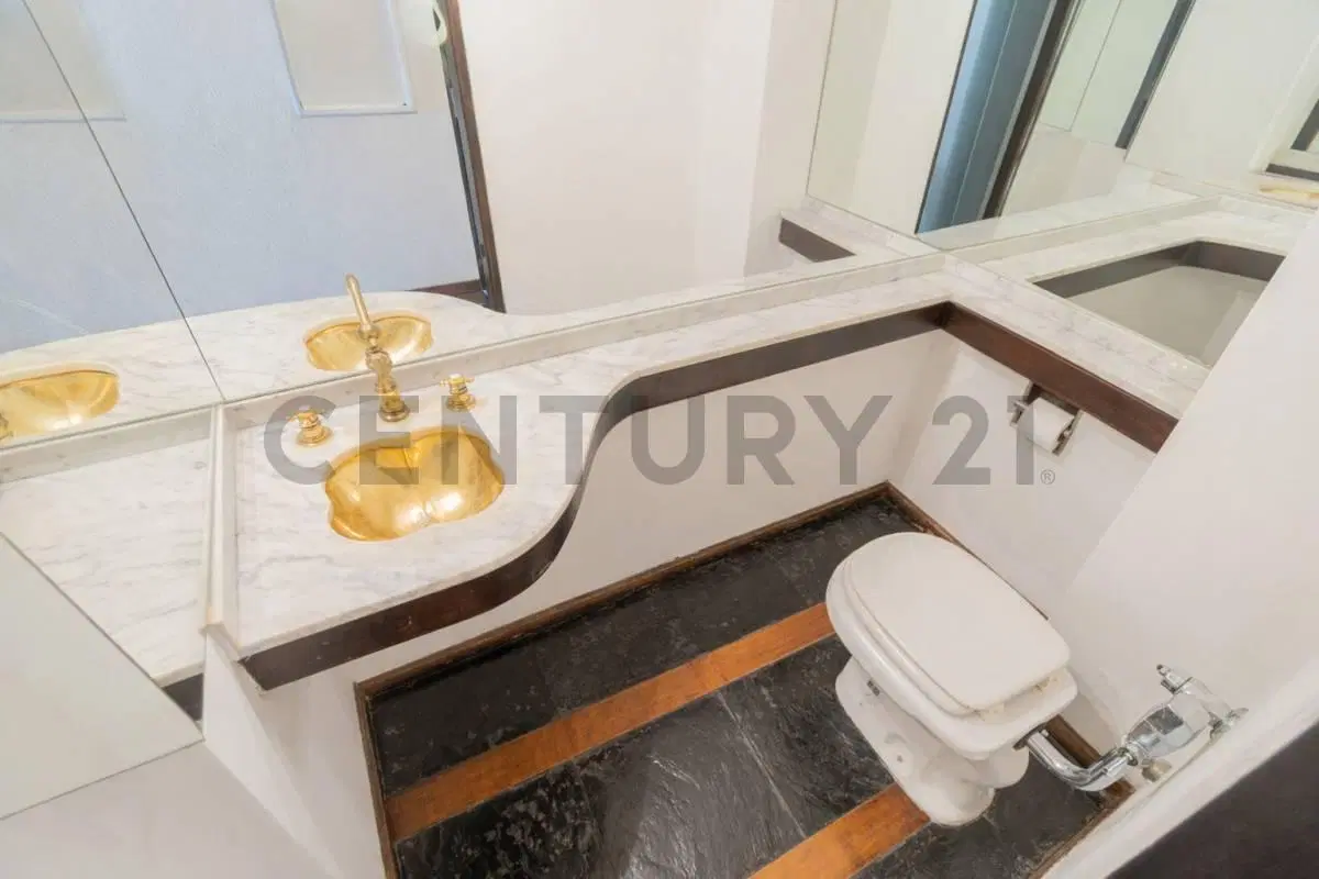Venta Departamento 4 Dormitorios en Av Libertador con 2 Cocheras - EXCELENTE VISTA 4