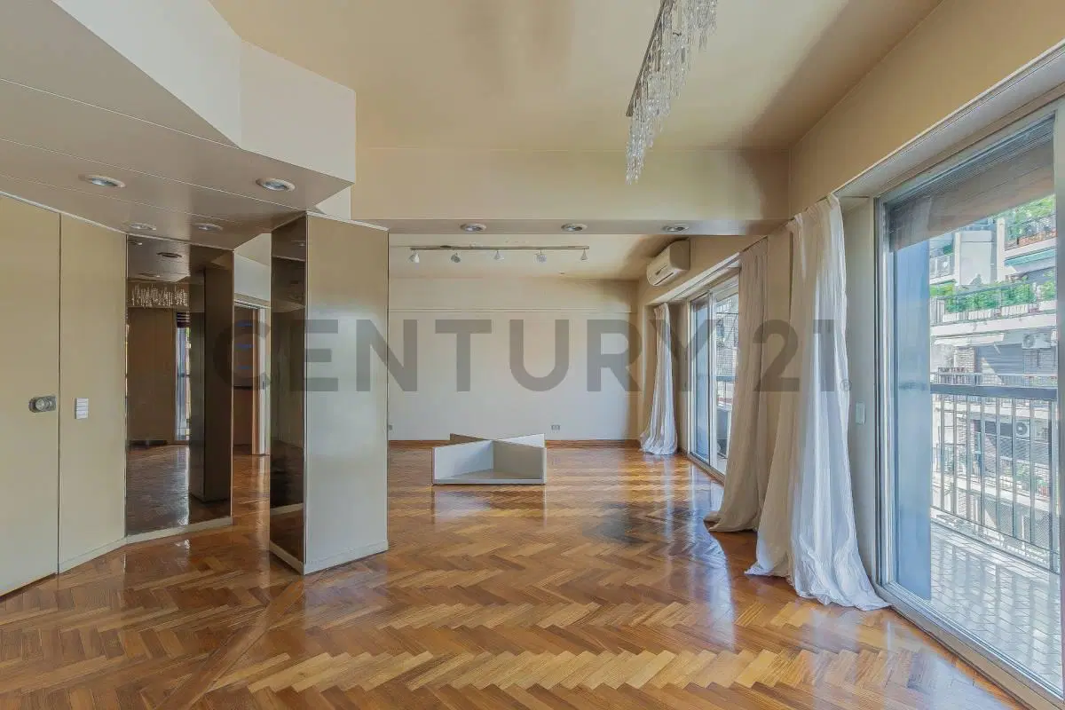 VENTA DEPARTAMENTO DE 4 AMBIENTES CON COCHERA EN LA MEJOR ZONA DE RECOLETA. APTO PERMUTA 4