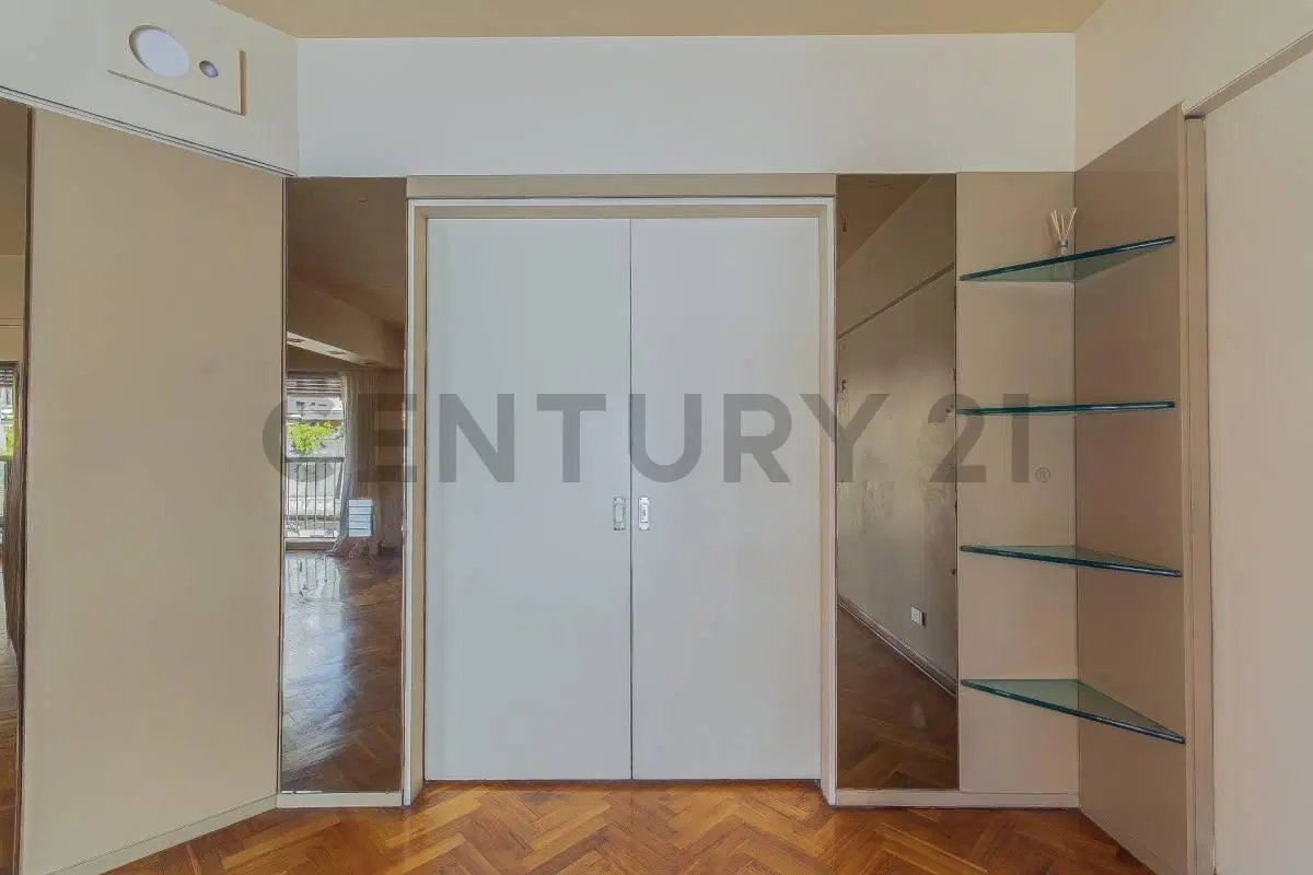 VENTA DEPARTAMENTO DE 4 AMBIENTES CON COCHERA EN LA MEJOR ZONA DE RECOLETA. APTO PERMUTA 3