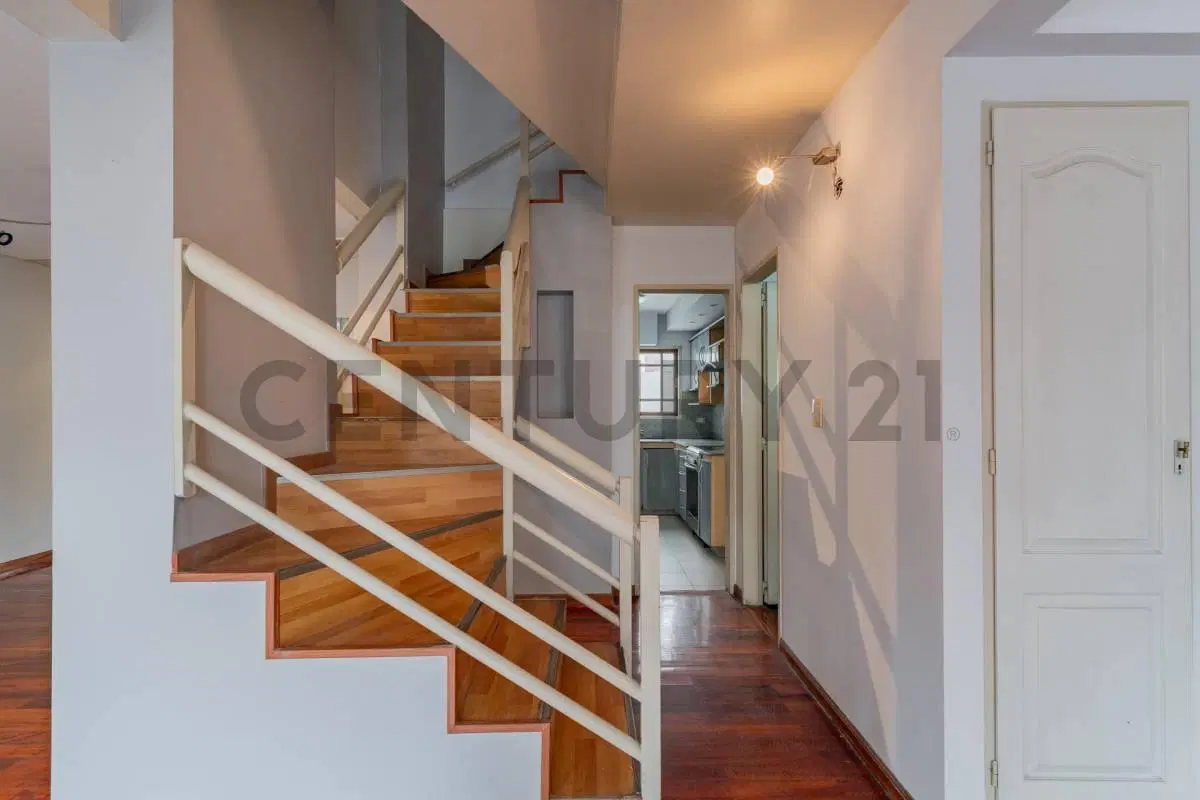 VENTA DÚPLEX 4 AMBIENTES CON DEPENDENCIA, BALCÓN Y 2 COCHERAS EN CABALLITO  - APTO CREDITO 4