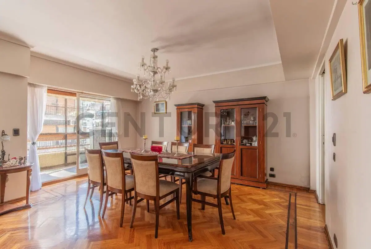 Venta Departamento 5 Ambientes con Dependencia y 2 Cocheras en Recoleta. 4