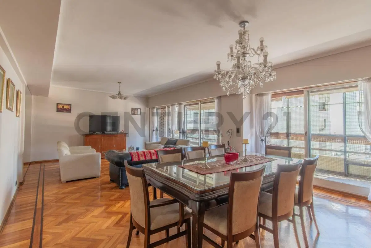 Venta Departamento 5 Ambientes con Dependencia y 2 Cocheras en Recoleta. 3