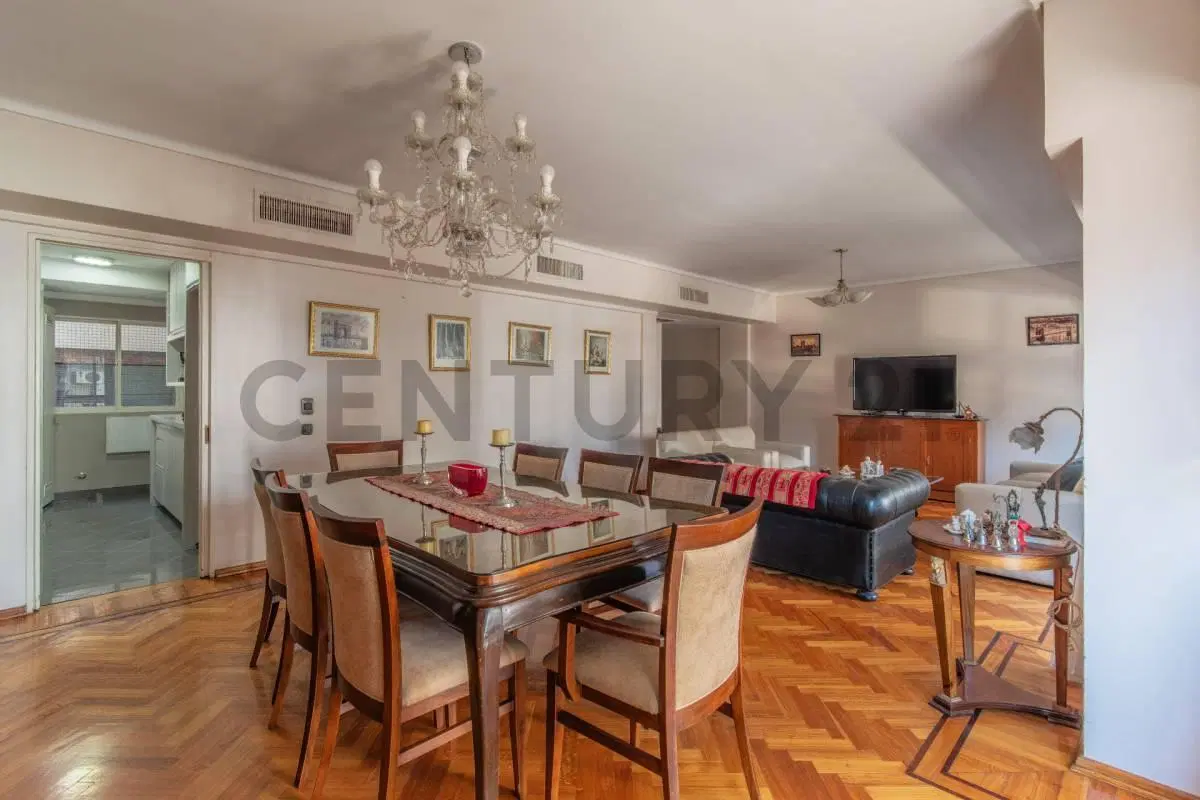 Venta Departamento 5 Ambientes con Dependencia y 2 Cocheras en Recoleta. 2