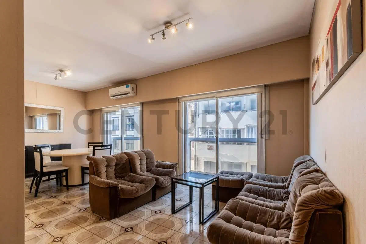 Departamento de 4 ambientes con dependencia, cochera fija y cubierta y baulera en Recoleta. 3