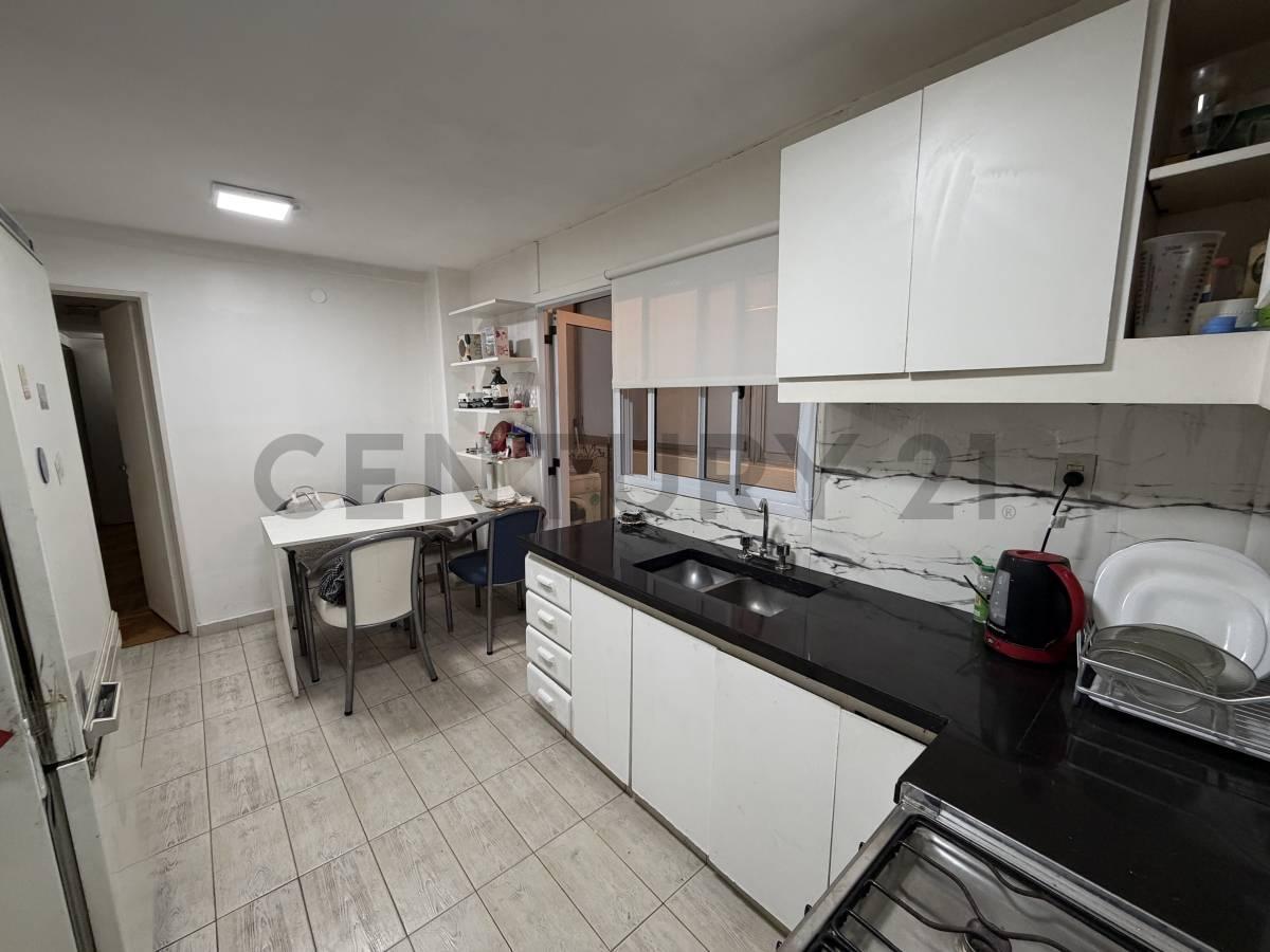 Foto de VENTA DEPARTAMENTO 4 AMBIENTES CON DEPENDECIA COCHERA Y BAULERA EN, imagen 3