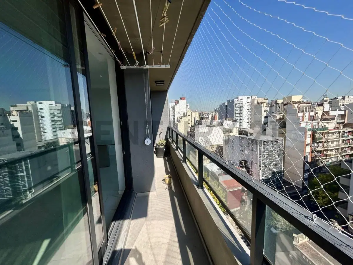 VENTA DEPARTAMENTO 4 AMBIENTES CON BALCON TERRAZA, COCHERA Y BAULERA EN RECOLETA 2