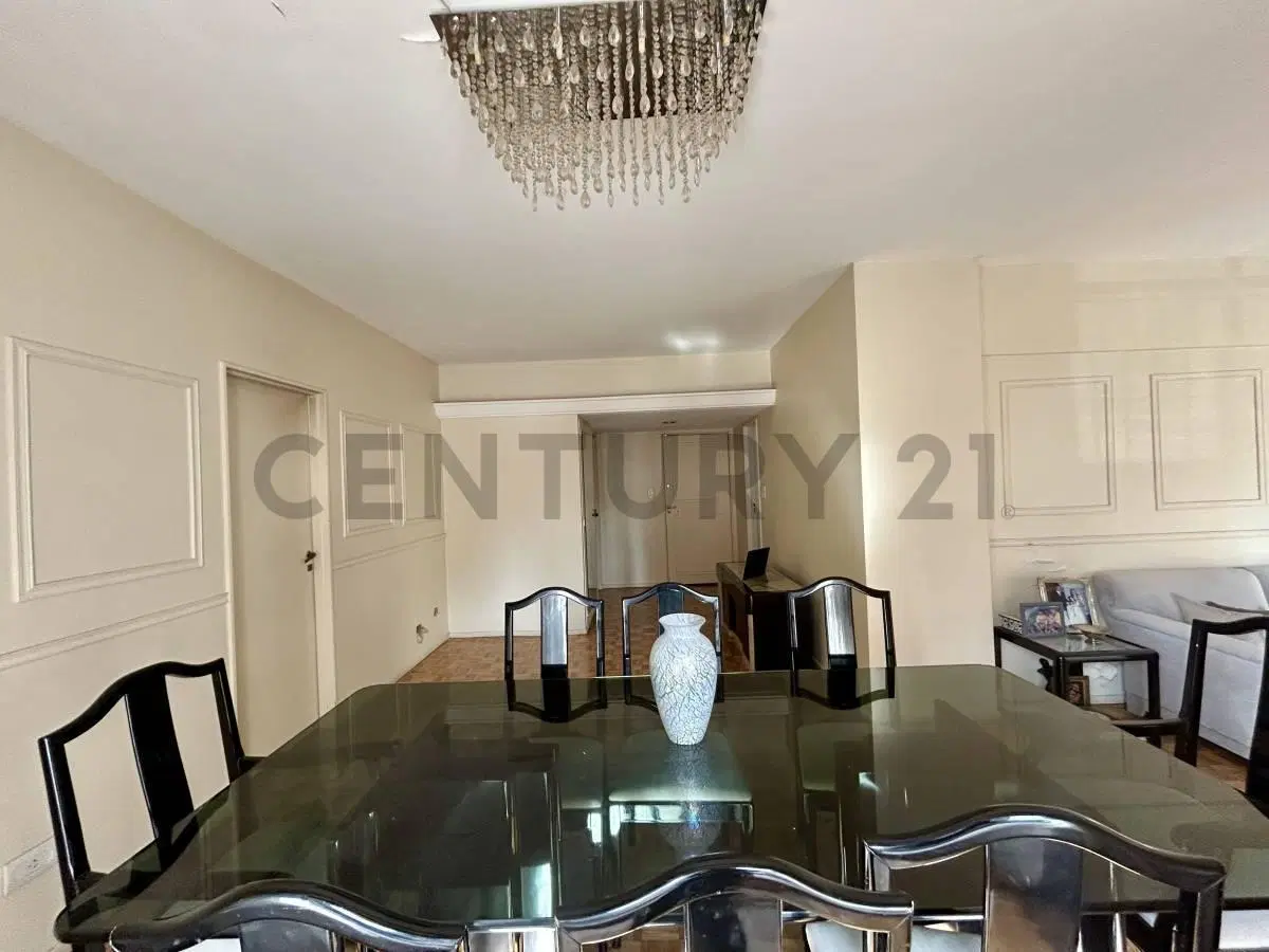 VENTA DEPARTAMENTO 4 AMBIENTES CON DEPENDENCIA Y DOBLE BALCON EN FLORES 5