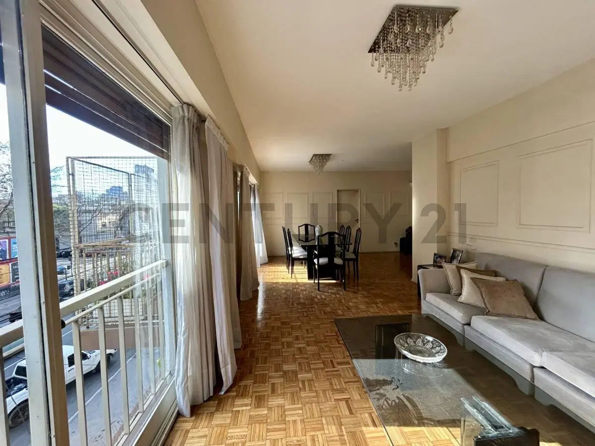 VENTA DEPARTAMENTO 4 AMBIENTES CON DEPENDENCIA Y DOBLE BALCON EN FLORES 2