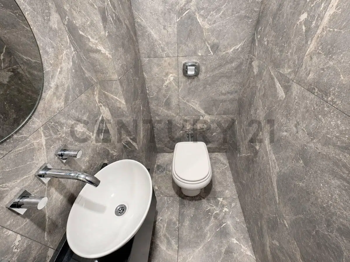 Venta depto en Colegiales de 2 ambientes con habitación en suite, toilette, balcón corrido y pileta 3