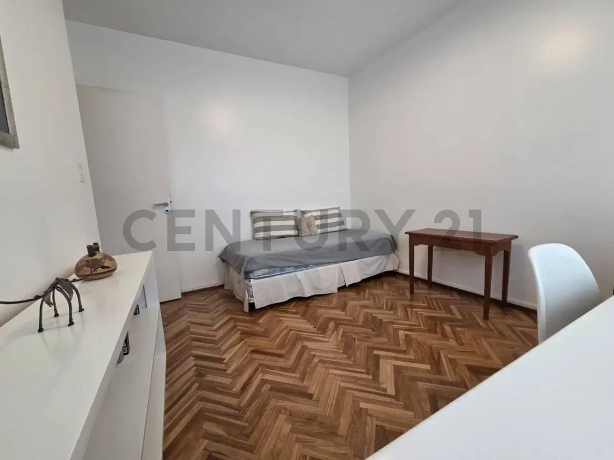 ALQUILER  DEPARTAMENTO 3 AMBIENTES C/ DEPENDENCIA  AMOBLADO ,RECICLADO A NUEVO Y COCHERA A 50 MTS. E 2