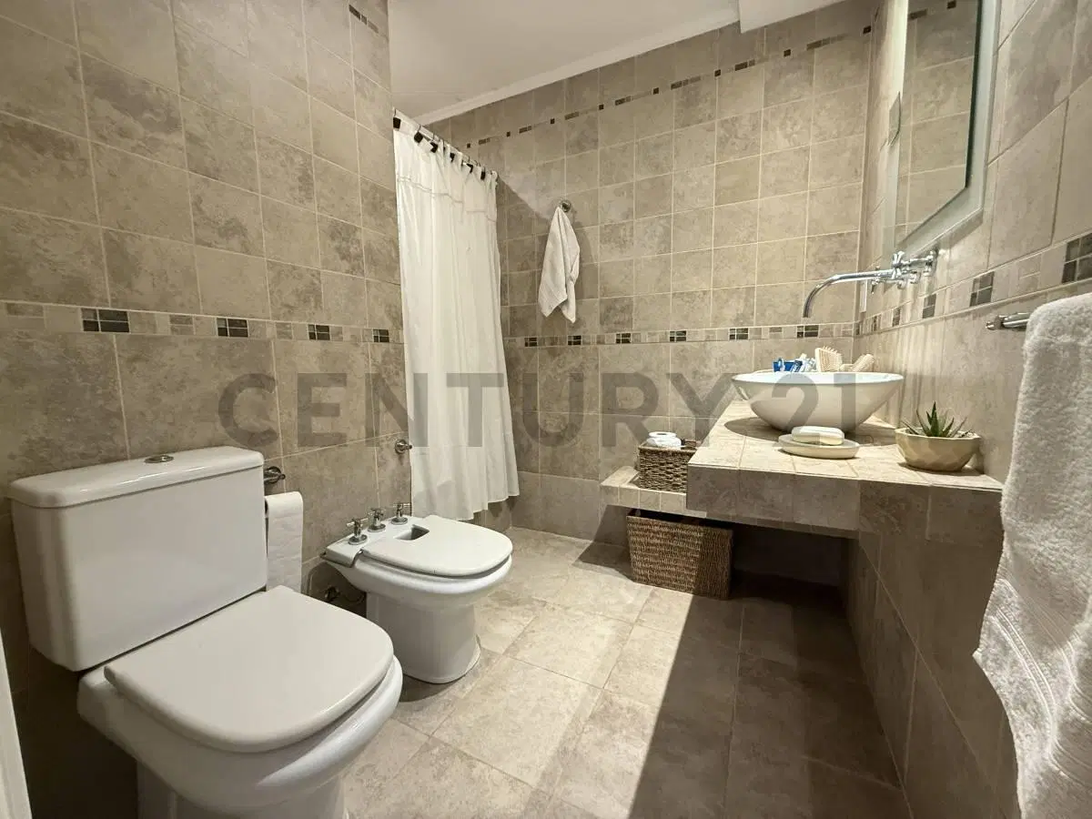 VENTA CASA 3 A 6 AMBIENTES EN BURZACO 5