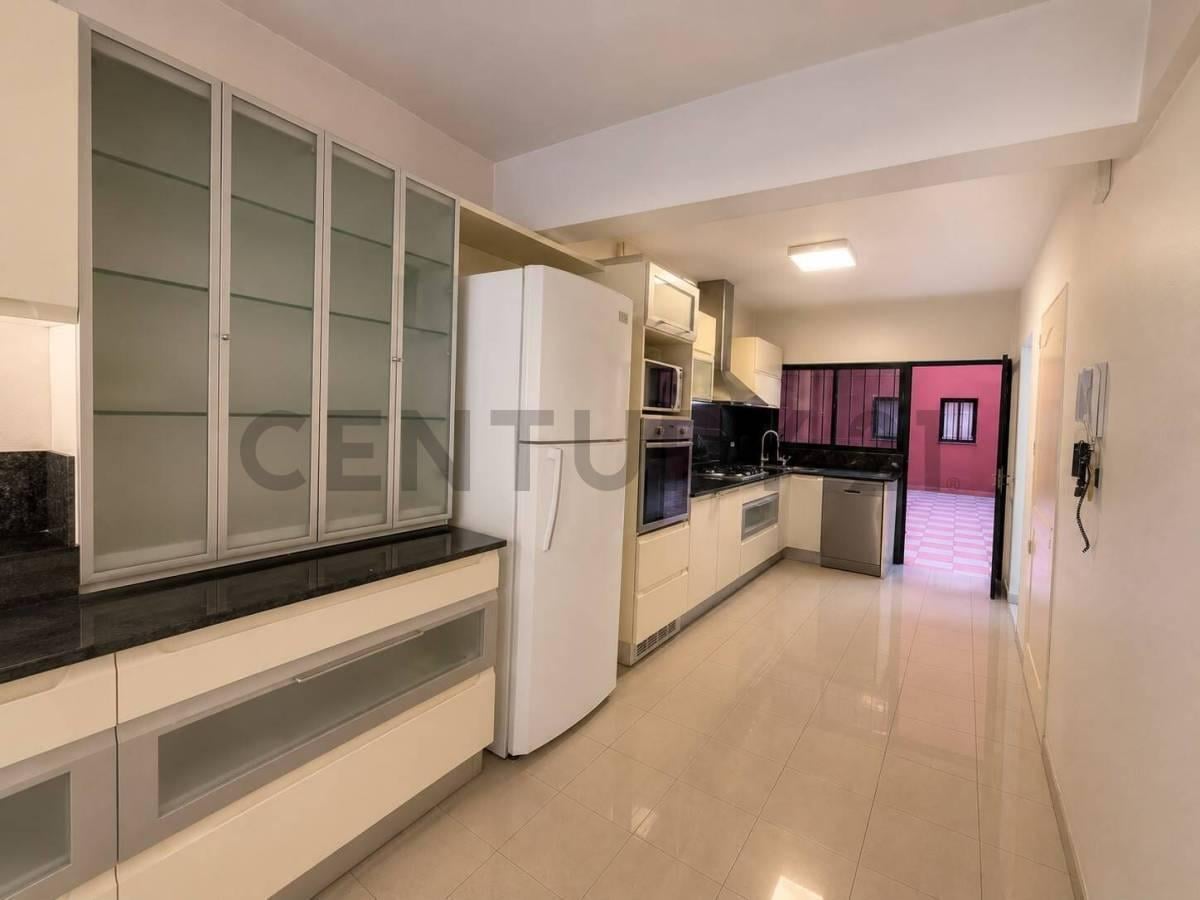 Foto de VENTA DEPARTAMENTO 5 AMBIENTES CON DEPENDENCIA Y COCHERA FIJA EN BELGRANO- ACEPTA PERMUTA, imagen 2