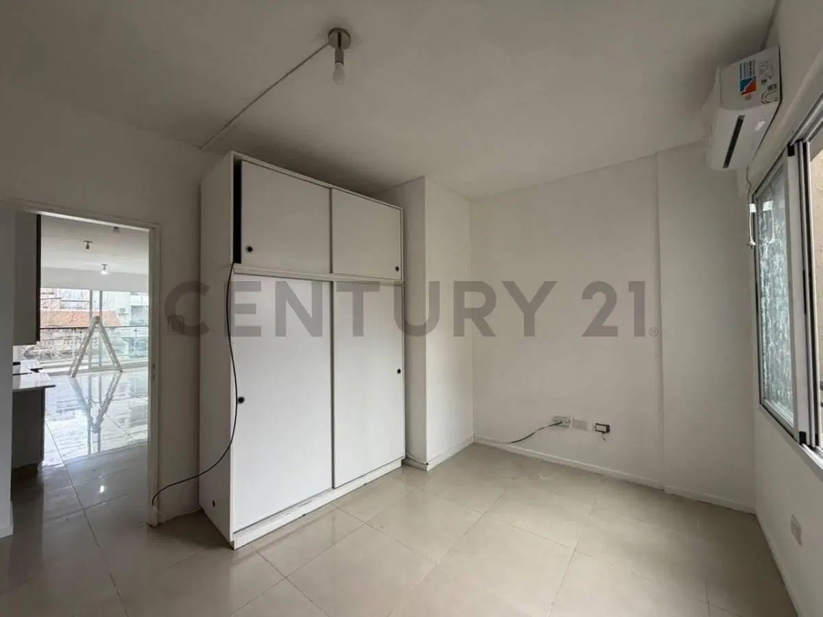 VENTA DEPTO 2 AMBIENTES CON TERRAZA PROPIA EN FLORES 2