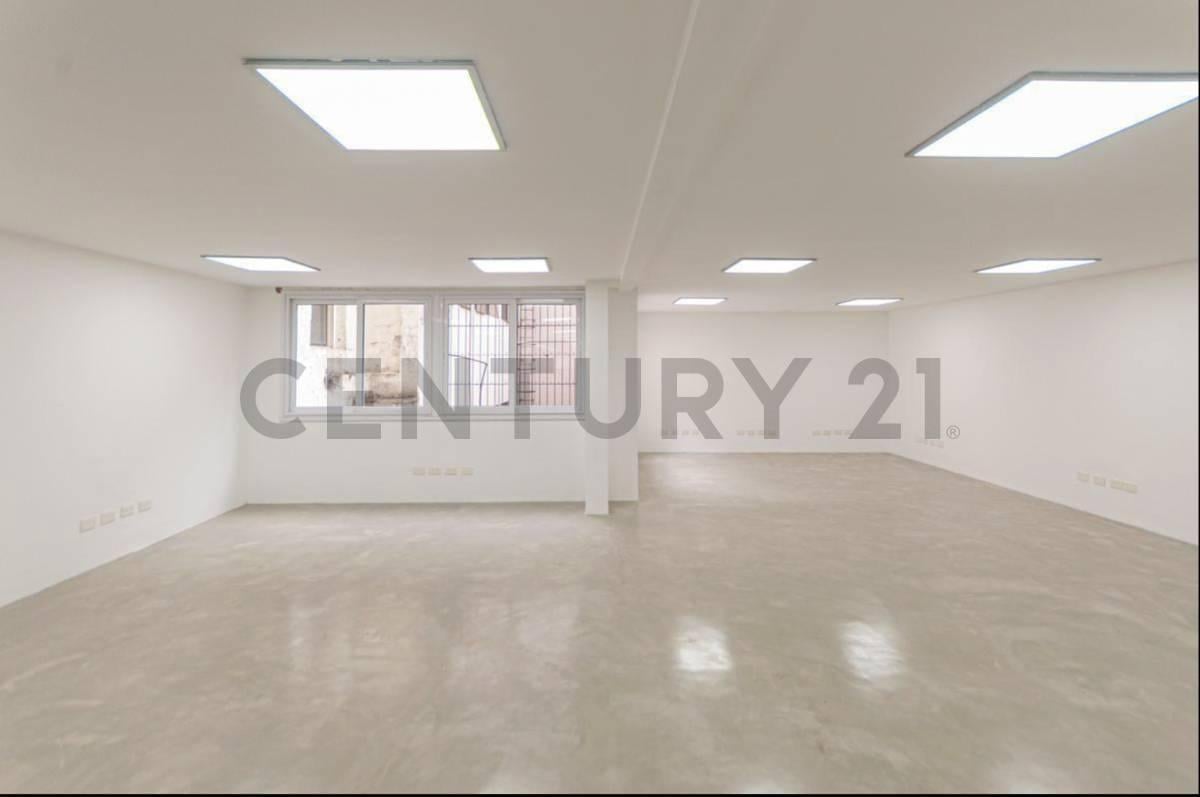 Foto de VENTA OFICINA DE 2 PLANTAS REFACCIONADA A NUEVA EN RECOLETA EXCELENTE OPORTUNIDAD, imagen 4