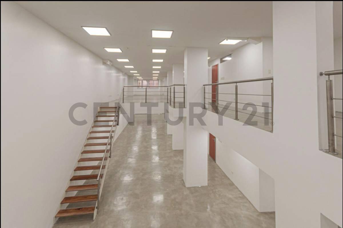 Foto de VENTA OFICINA DE 2 PLANTAS REFACCIONADA A NUEVA EN RECOLETA EXCELENTE OPORTUNIDAD, imagen 2