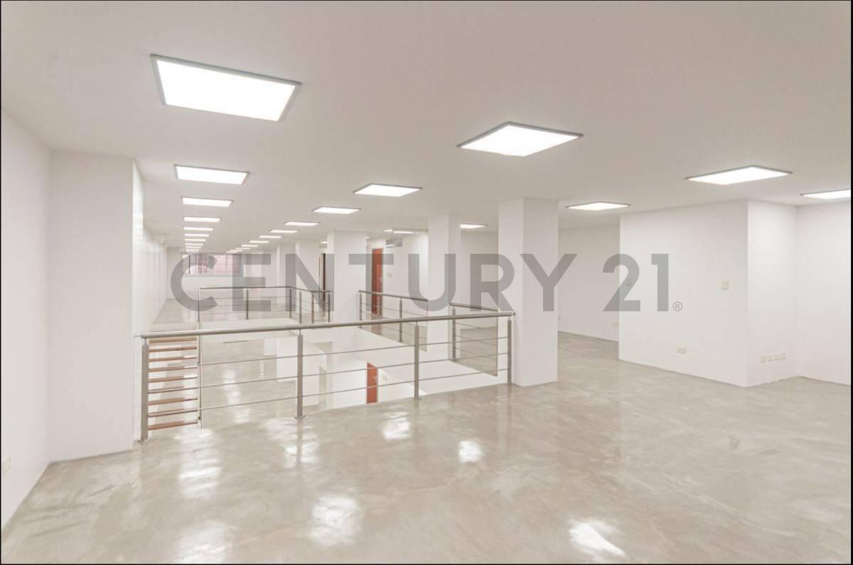 Foto de VENTA OFICINA DE 2 PLANTAS REFACCIONADA A NUEVA EN RECOLETA EXCELENTE OPORTUNIDAD, imagen 3