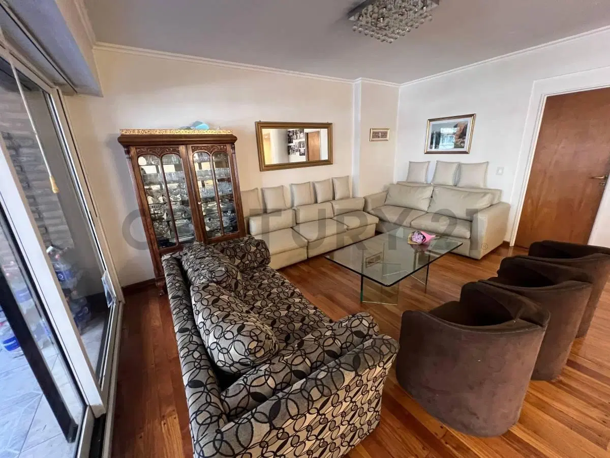 VENTA DEPTO 4 AMBIENTES + DEPENDENCIA + 2 PATIOS Y BALCON AL FRENTE EN PLENO RECOLETA! 3