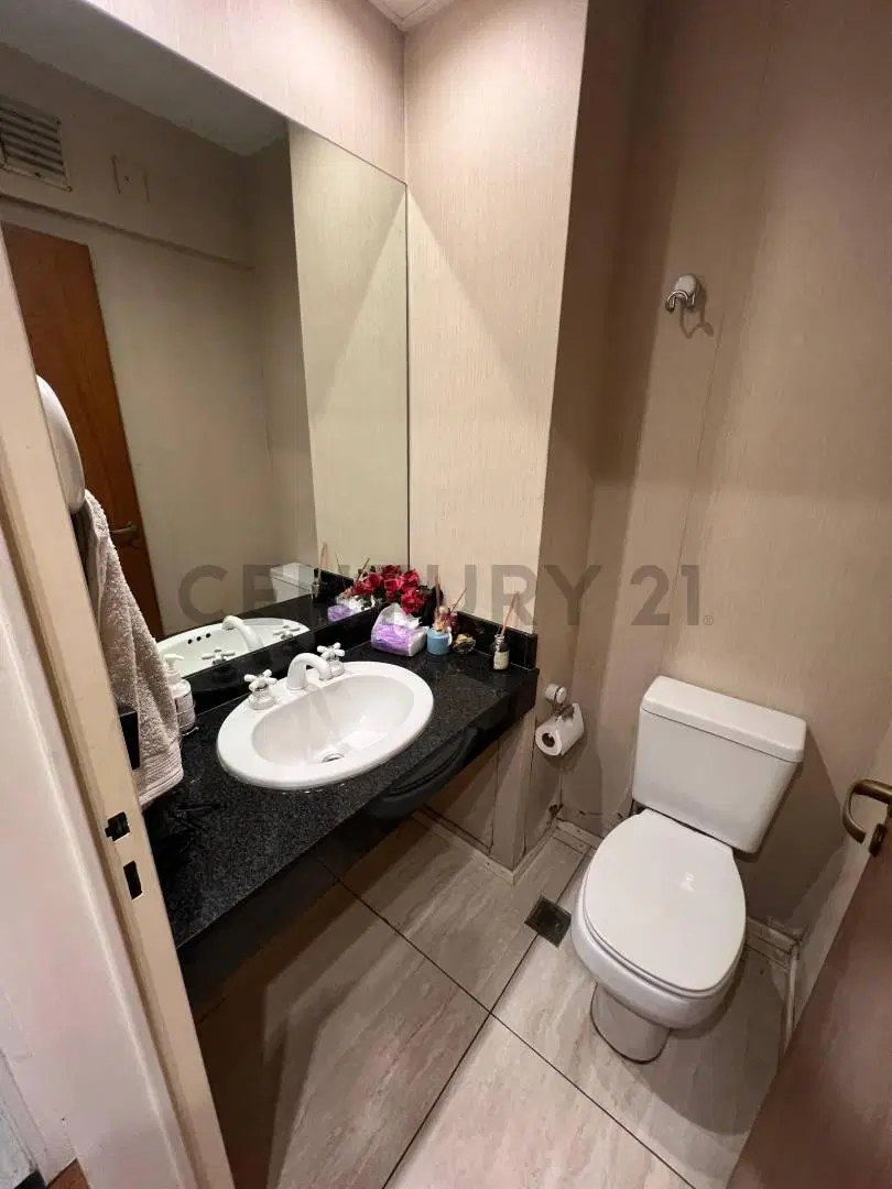 VENTA DEPTO 4 AMBIENTES + DEPENDENCIA + 2 PATIOS Y BALCON AL FRENTE EN PLENO RECOLETA! 8