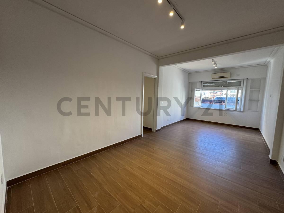 Foto de VENTA DEPARTAMENTO 4 AMBIENTES EN ALMAGRO TOTALMENTE REFACCIONADO / ACEPTA PERMUTA, imagen 2