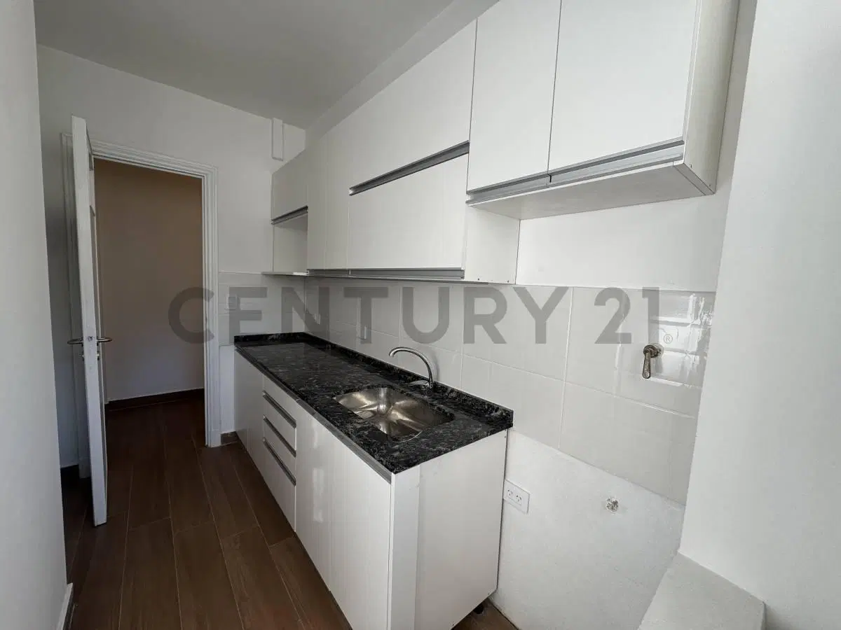 VENTA DEPARTAMENTO 4 AMBIENTES EN ALMAGRO TOTALMENTE REFACCIONADO / ACEPTA PERMUTA 8