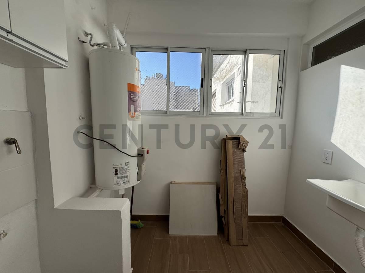 Foto de VENTA DEPARTAMENTO 4 AMBIENTES EN ALMAGRO TOTALMENTE REFACCIONADO / ACEPTA PERMUTA, imagen 1