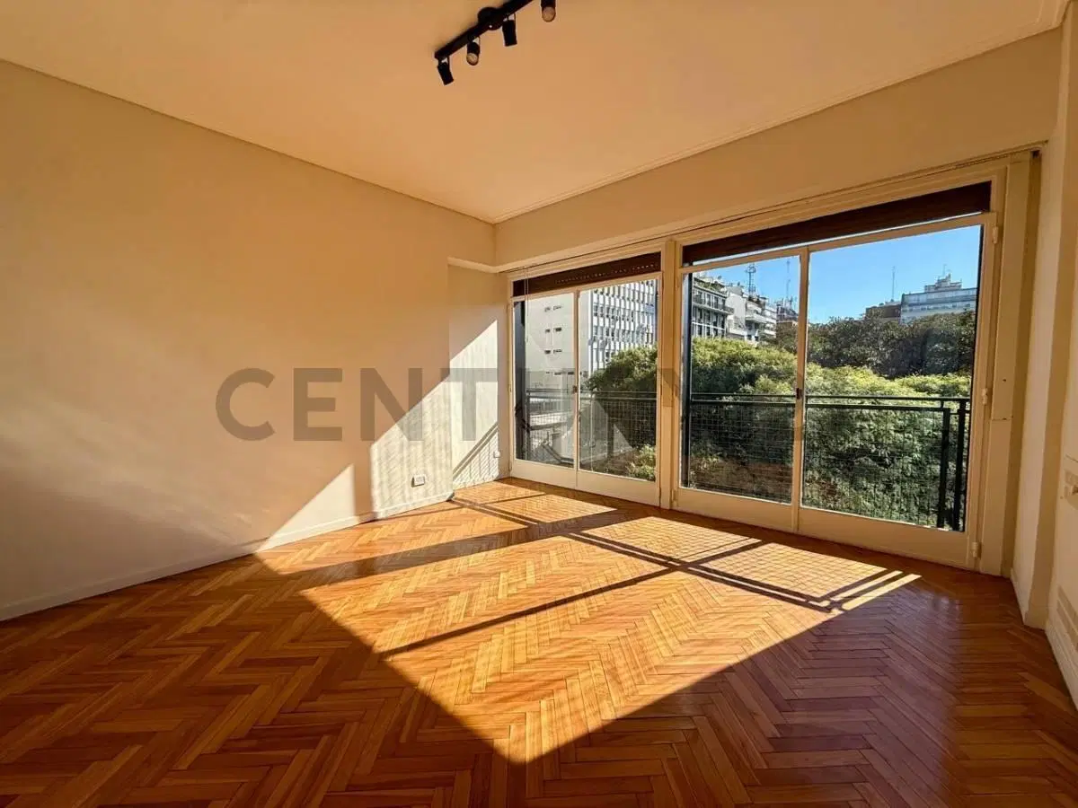 Venta departamento 3 ambientes y dependencia de servicio en Recoleta 2