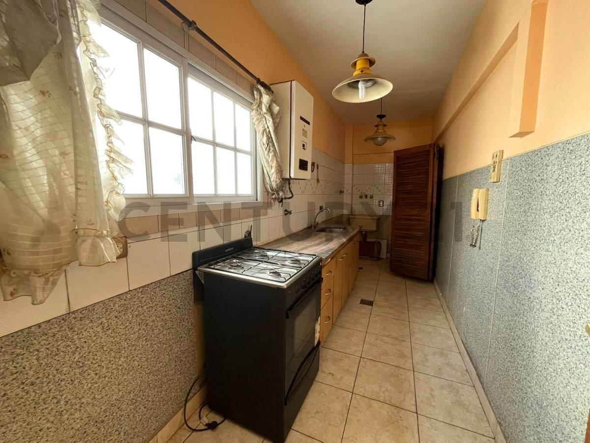 Foto de ALQUILER DEPARTAMENTO 4 AMBIENTES CON COCHERA EN LANUS OESTE, imagen 2
