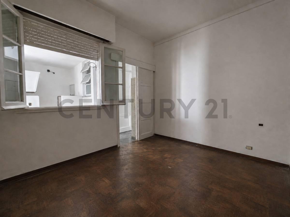 Foto de VENTA DEPARTAMENTO 2 AMBIENTES CON PATIO EN FLORES, imagen 5