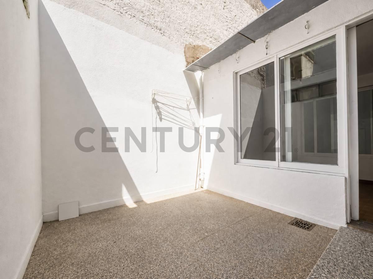 Foto de VENTA DEPARTAMENTO 2 AMBIENTES CON PATIO EN FLORES, imagen 4