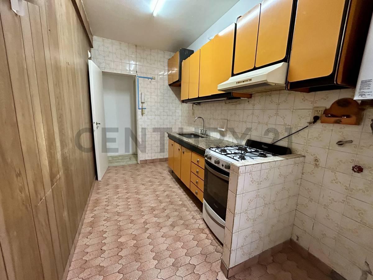 Foto de ALQUILER DEPARTAMENTO 3 AMBIENTES CON PATIO EN FLORES, imagen 1