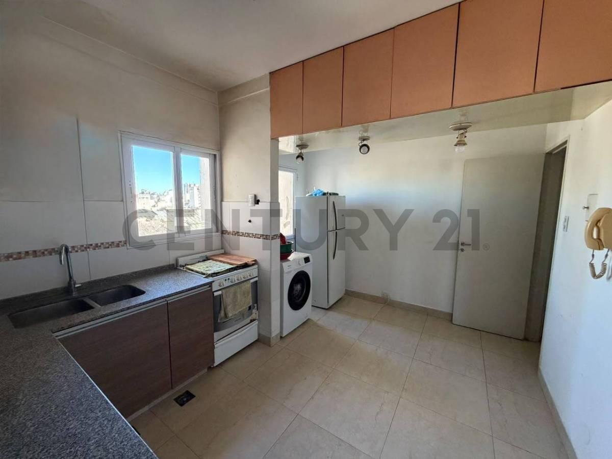 Foto de VENTA DEPARTAMENTO 3 AMBIENTES LUMINOSO APTO CREDITO EN SAN CRISTOBAL, imagen 2