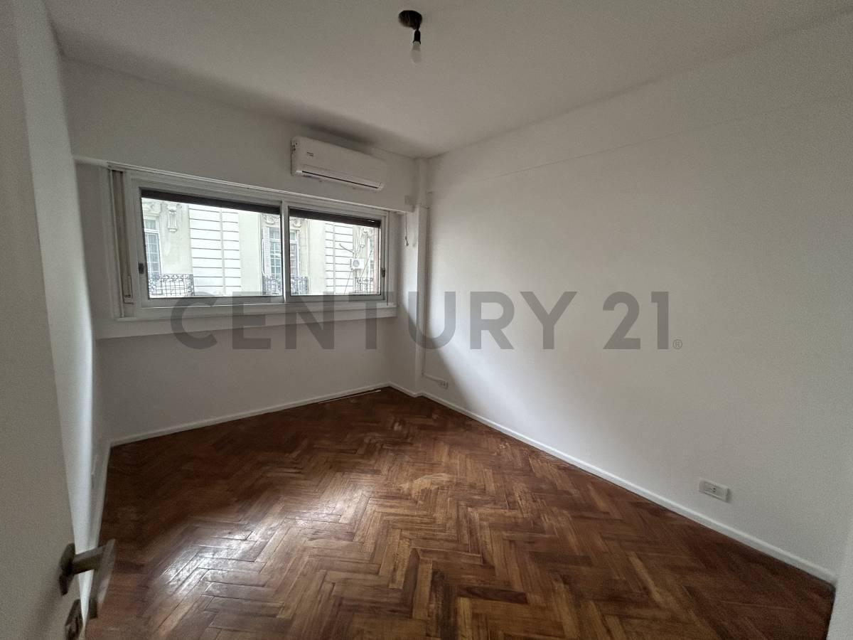 Foto de Venta Departamento 4 Ambientes en Recoleta con Cochera y Dependencia /, imagen 3