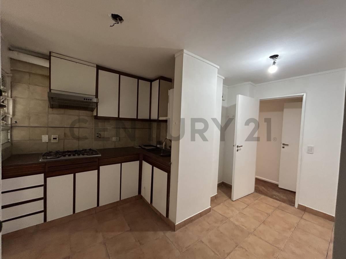 Foto de Venta Departamento 4 Ambientes en Recoleta con Cochera y Dependencia /, imagen 1