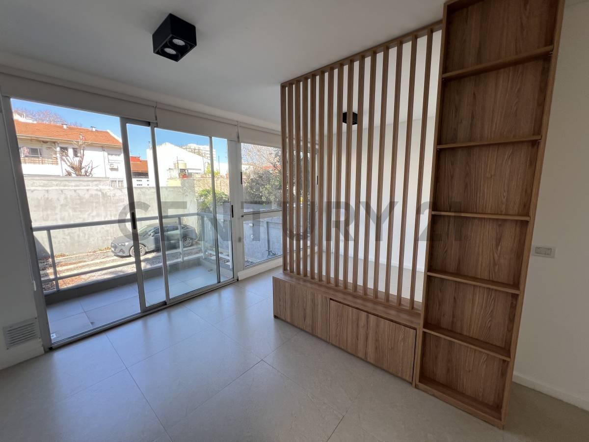Foto de ALQUILER MONOAMBIENTE DIVIDIDO NUEVO + PATIO PROPIO + BALCON EN SAAVEDRA, imagen 2