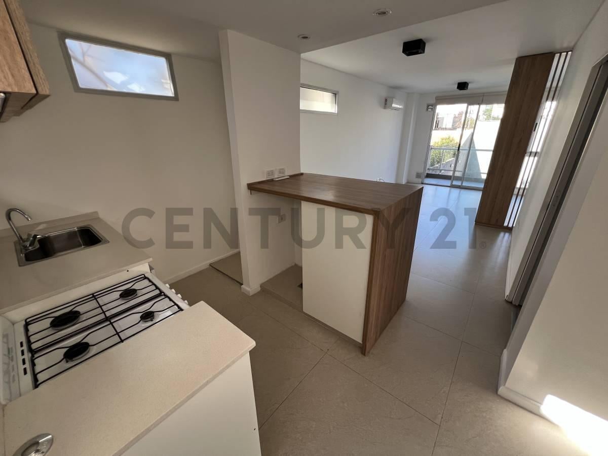 Foto de ALQUILER MONOAMBIENTE DIVIDIDO NUEVO + PATIO PROPIO + BALCON EN SAAVEDRA, imagen 3