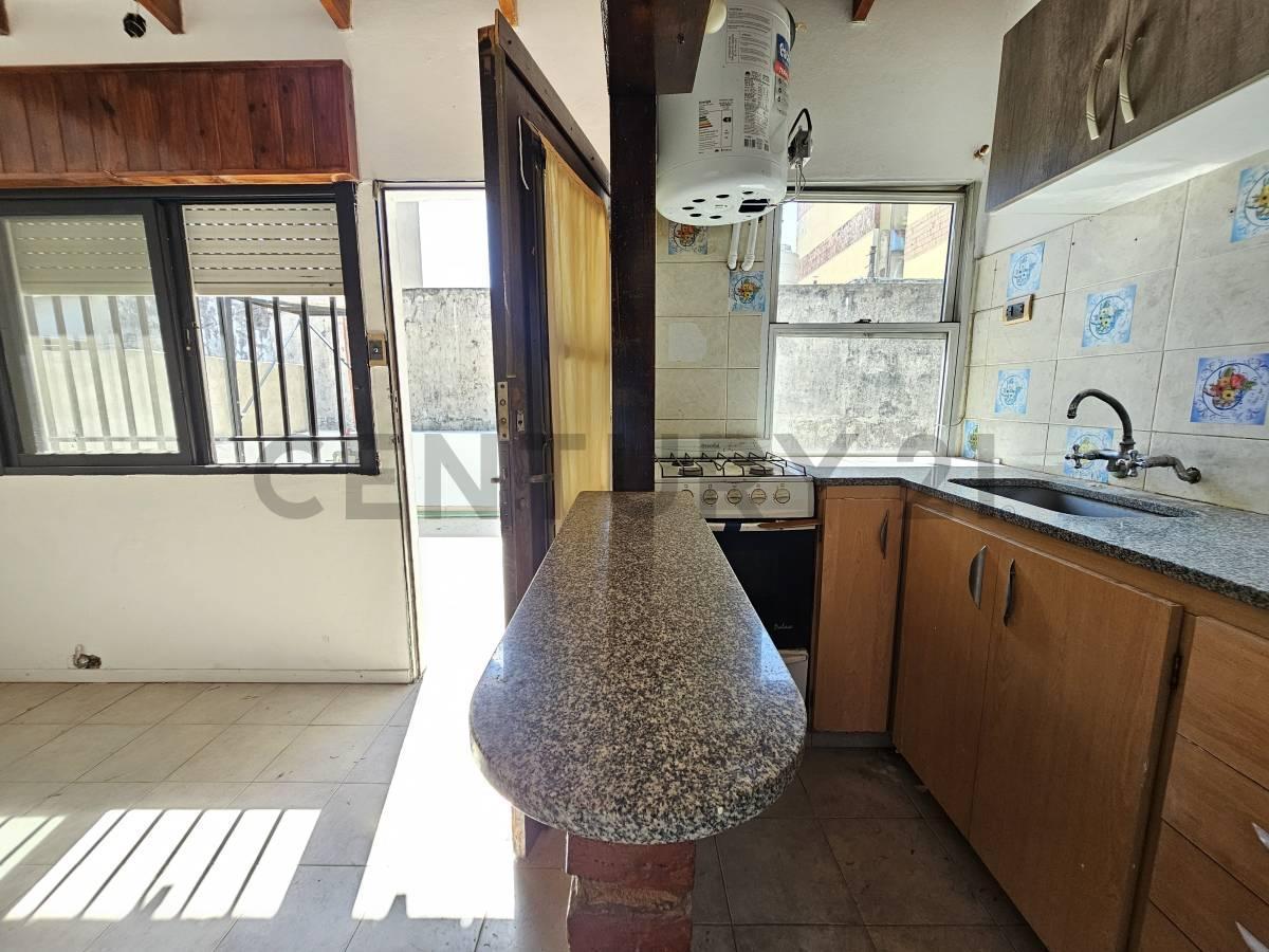 Foto de Venta PH multifamiliar 5 ambientes c/terraza y patio, en Mataderos, imagen 2