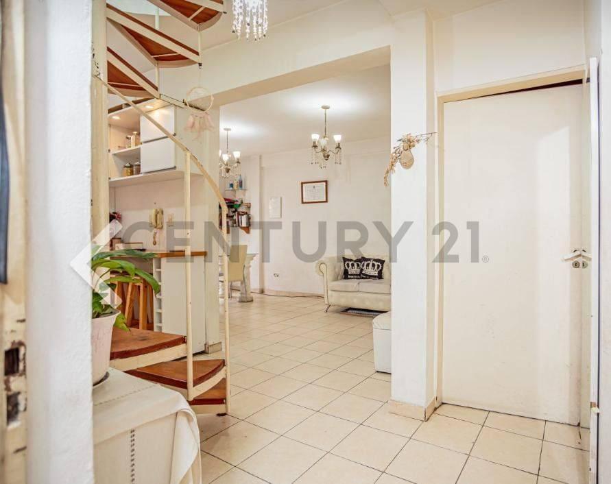 Foto de PH 3 AMBIENTES CON TERRAZA Y PARRILLA - PARQUE AVELLANEDA, imagen 2