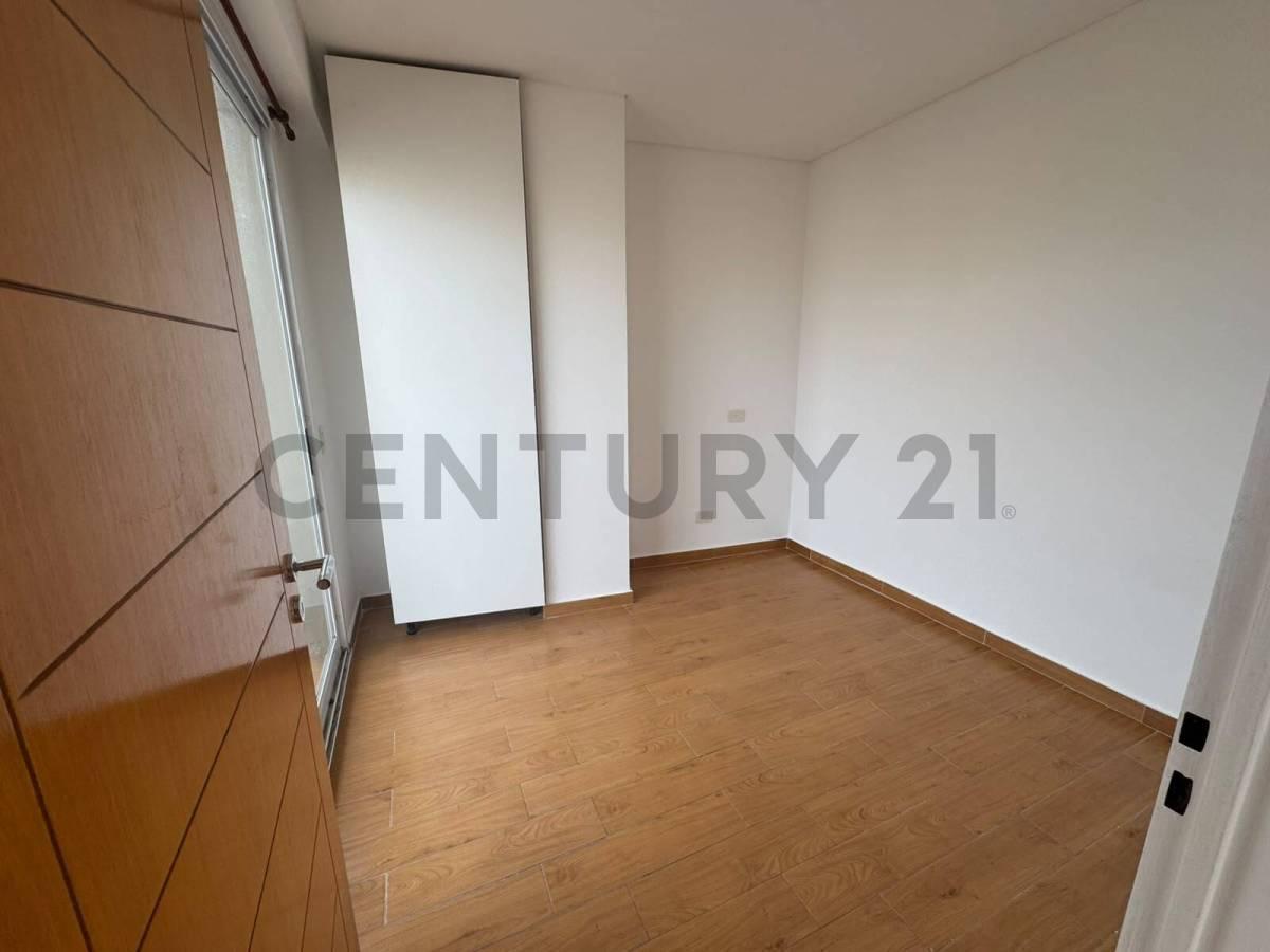 Foto de VENTA DEPARTAMENTO DOS AMBIENTES Y MEDIO CON DOBLE BALCÓN EN BARRIO, imagen 4