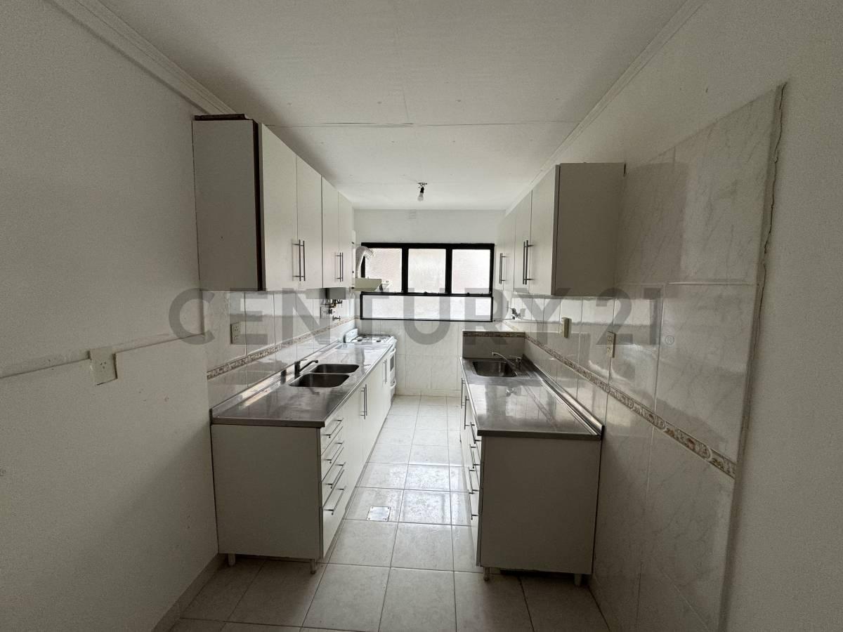 Foto de VENTA DEPARTAMENTO 4 AMB AL FRENTE EN BELGRANO, imagen 1
