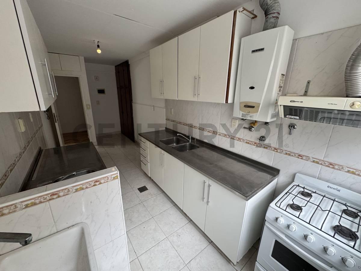 Foto de VENTA DEPARTAMENTO 4 AMB AL FRENTE EN BELGRANO, imagen 5
