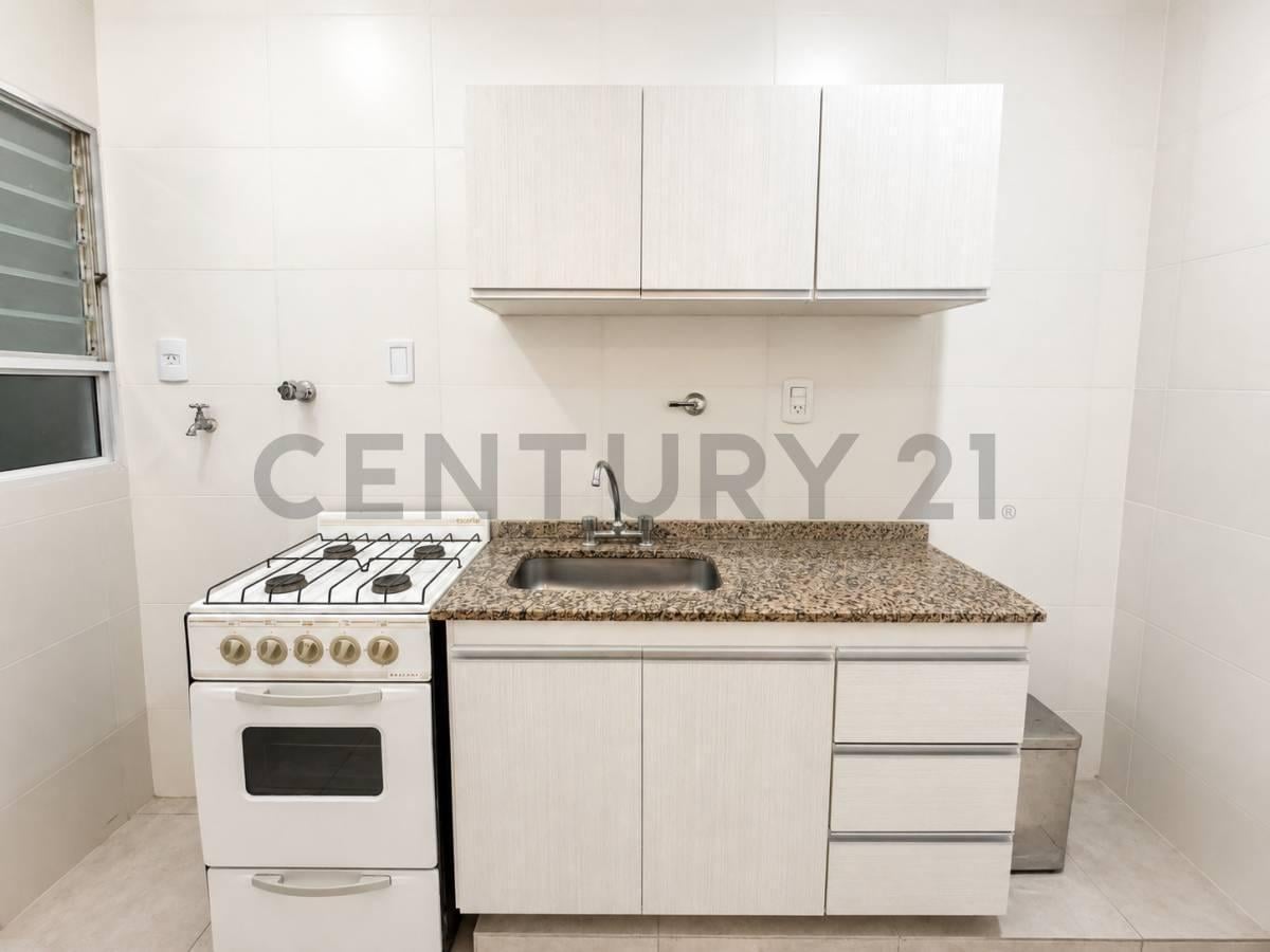 Foto de VENTA DEPARTAMENTO 2 AMBIENTES EN PLENO RECOLETA OPCIÓN COCHERA EN EL, imagen 3