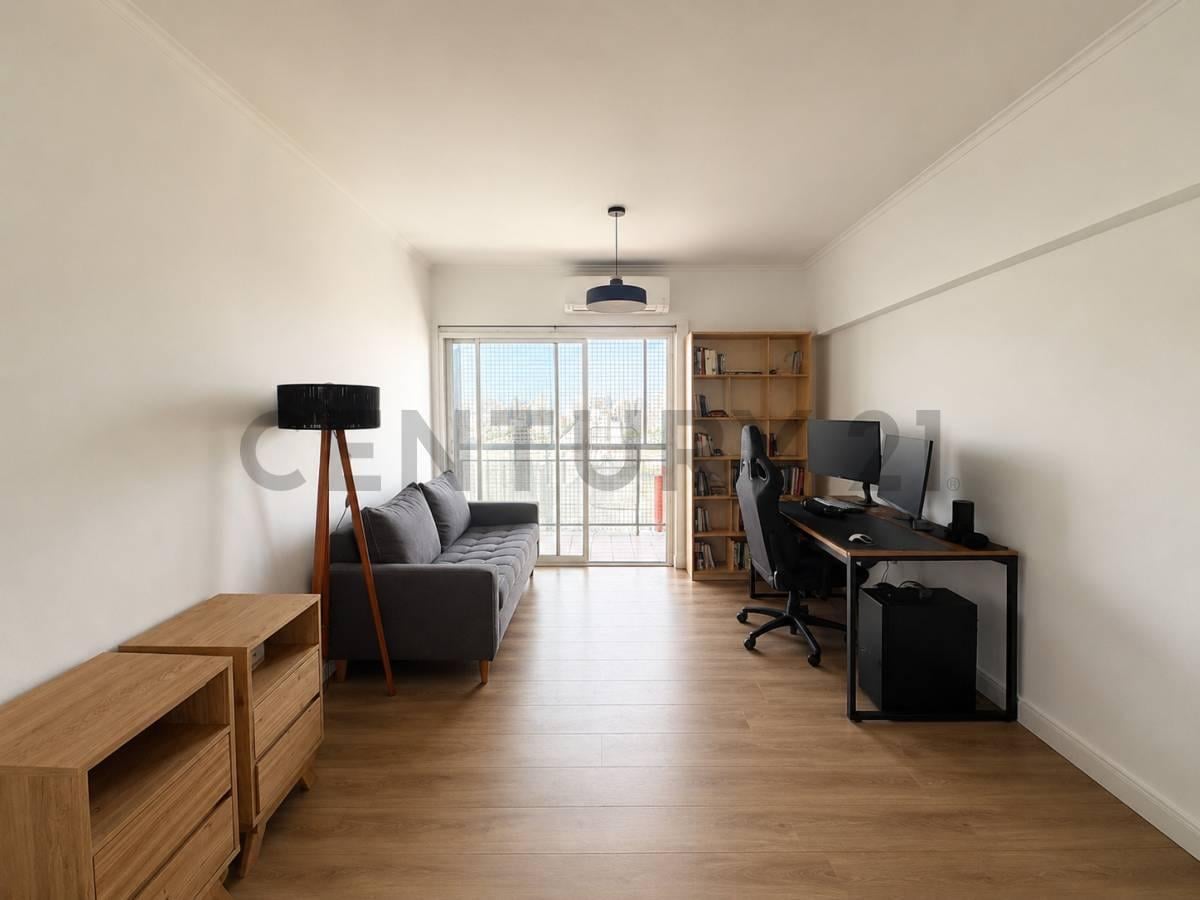 Foto de VENTA DEPARTAMENTO 2 AMBIENTES CON COCHERA Y BALCÓN CORRIDO AL, imagen 1