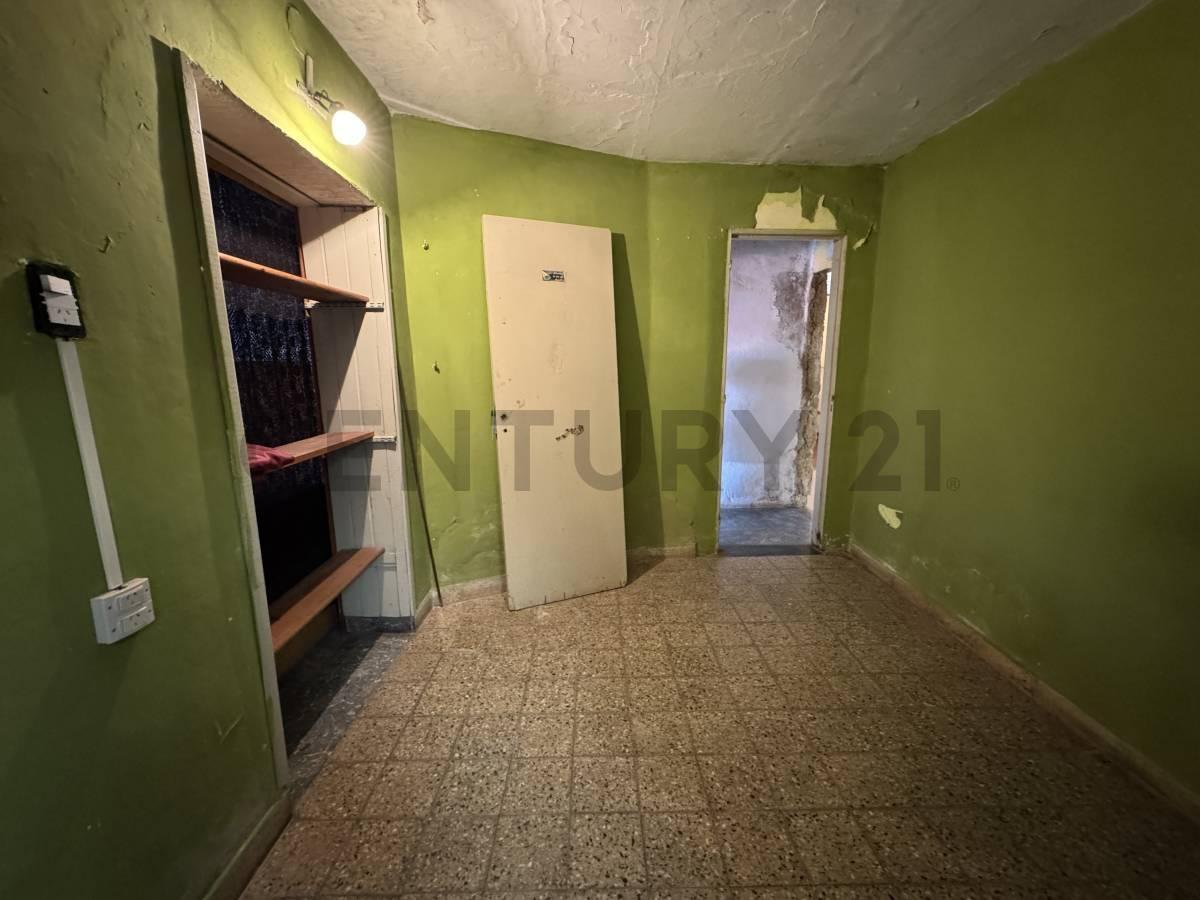Foto de VENTA - CASA PB 4 AMB + DEPTO PA 3 AMB - IDEAL INVERSOR - A REFACCIONAR, imagen 1