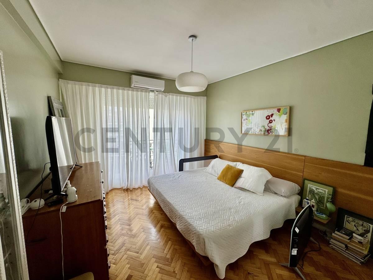 Foto de VENTA DEPARTAMENTO 3 AMBIENTES CON DEPENDENCIA PISO ALTO HECHO A NUEVO, imagen 3