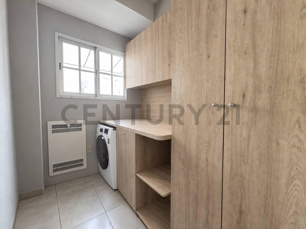 Foto de VENTA DEPARTAMENTO 3 AMBIENTES CON DEPENDENCIA PISO ALTO HECHO A NUEVO, imagen 4