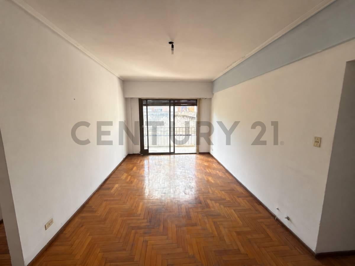 Foto de VENTA DEPARTAMENTO 2 AMBIENTES CON BALCÓN EN COGHLAN, imagen 1