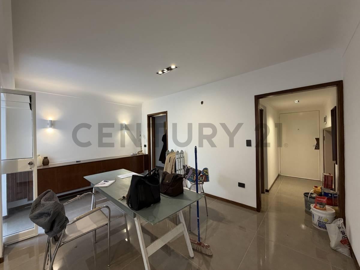 Foto de VENTA DEPTO 4 AMBIENTES RECICLADO CON PATIO EN PLENO COLEGIALES, imagen 1