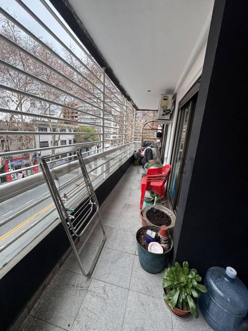 Foto de VENTA DEPARTAMENTO 4 AMBIENTES CON COCHERA EN FLORES, imagen 2