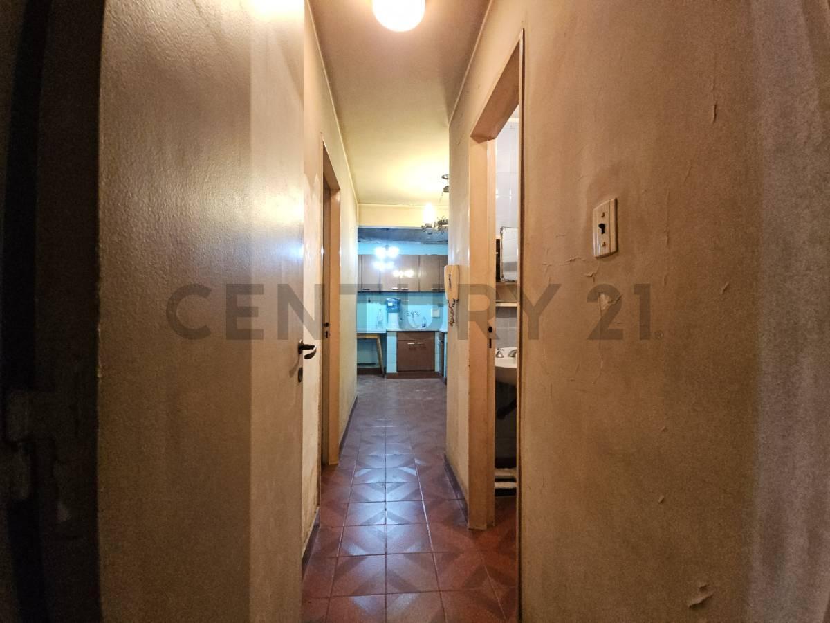Foto de VENTA DEPTO 4 AMBIENTES CON DEPENDENCIA Y BALCÓN CORRIDO EN CABALLITO, imagen 2